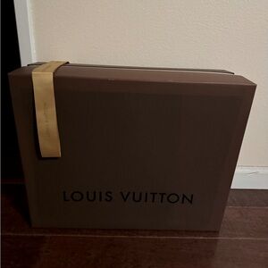 Large vintage Louis Vuitton Box and gold ribbon 🛍